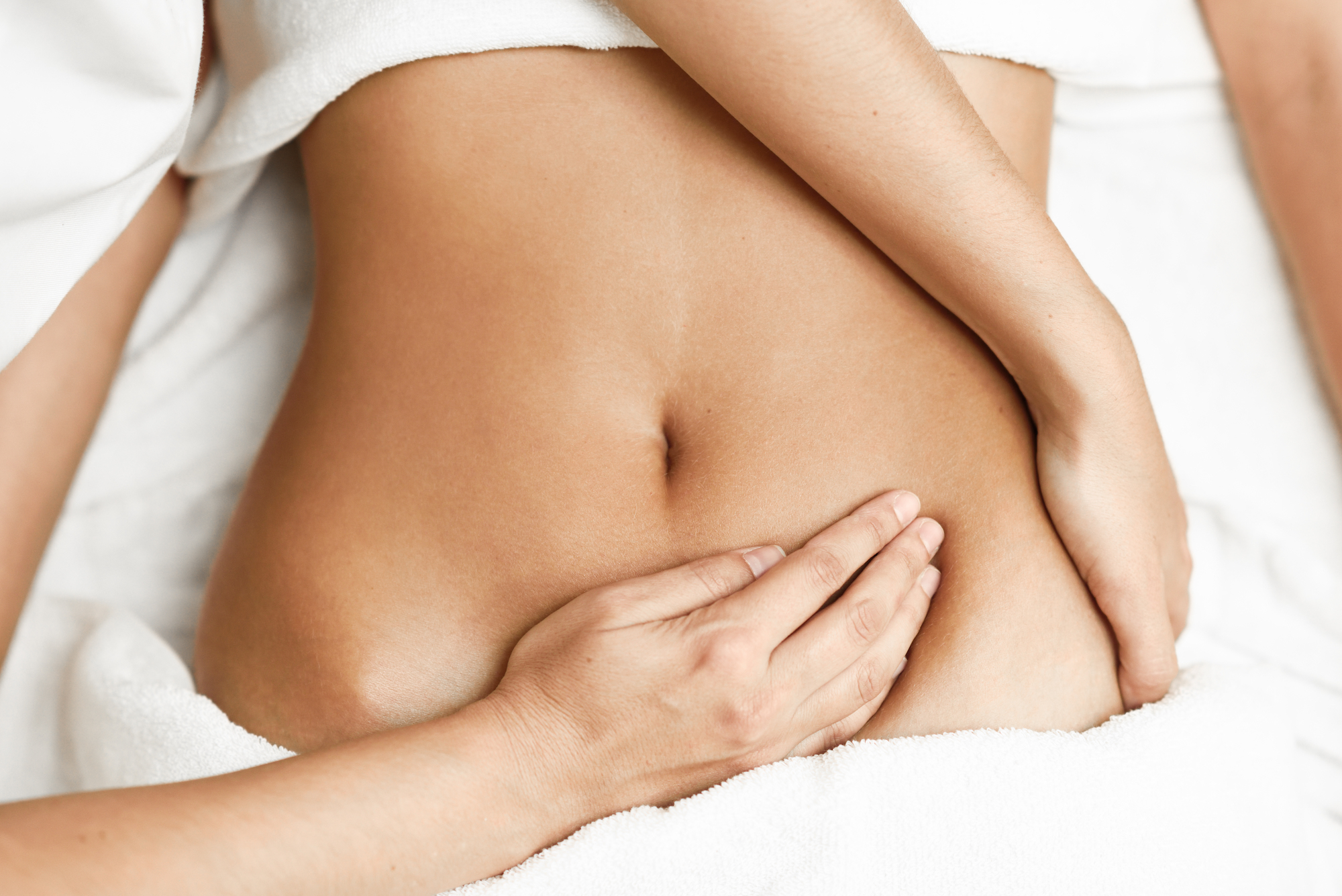 Massage postnatal : le soin aux mille et une vertus