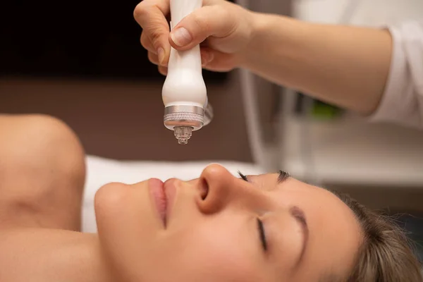 Hydrafacial Platinium : les vertus additionnelles du drainage visage